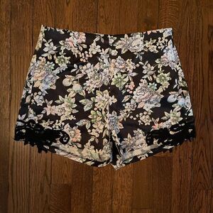 Sz Jrs L EUC Satin Flat Front Side Zip Floral Shorts
